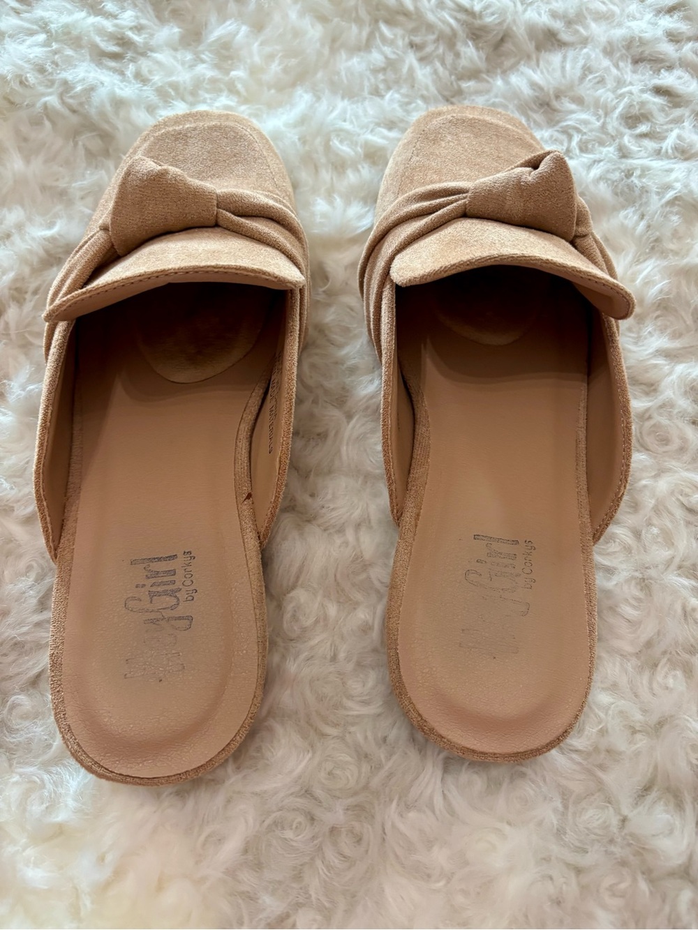 Corkys Clingy faux suede Hey Girl Slip-On Knot Mules in Tan Camel - Picture 4 of 6